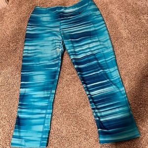 Dri-Fit cropped blue leggings in a size small.